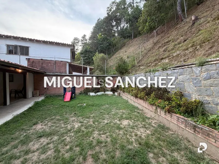 Casa en Lomas de Prados, Caracas – 28