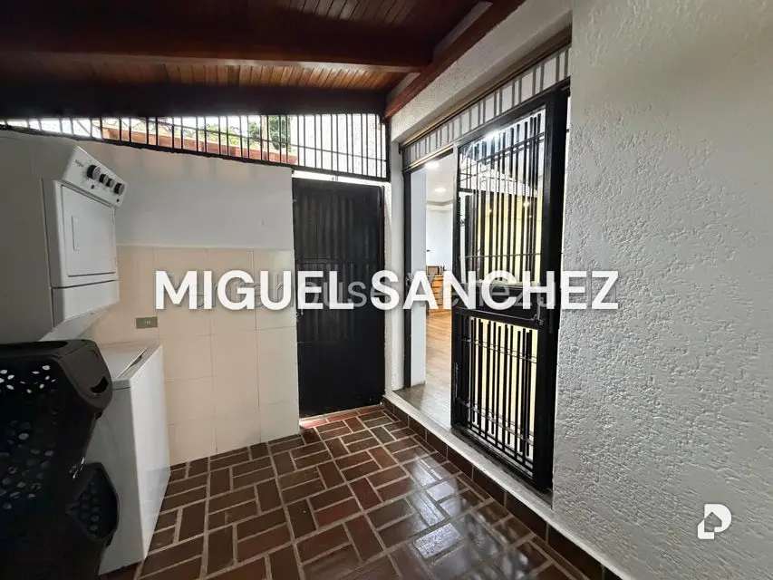 Casa en Lomas de Prados, Caracas – 22
