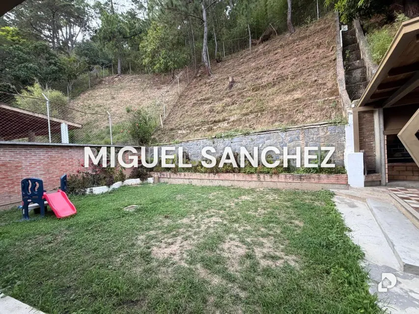Casa en Lomas de Prados, Caracas – 29