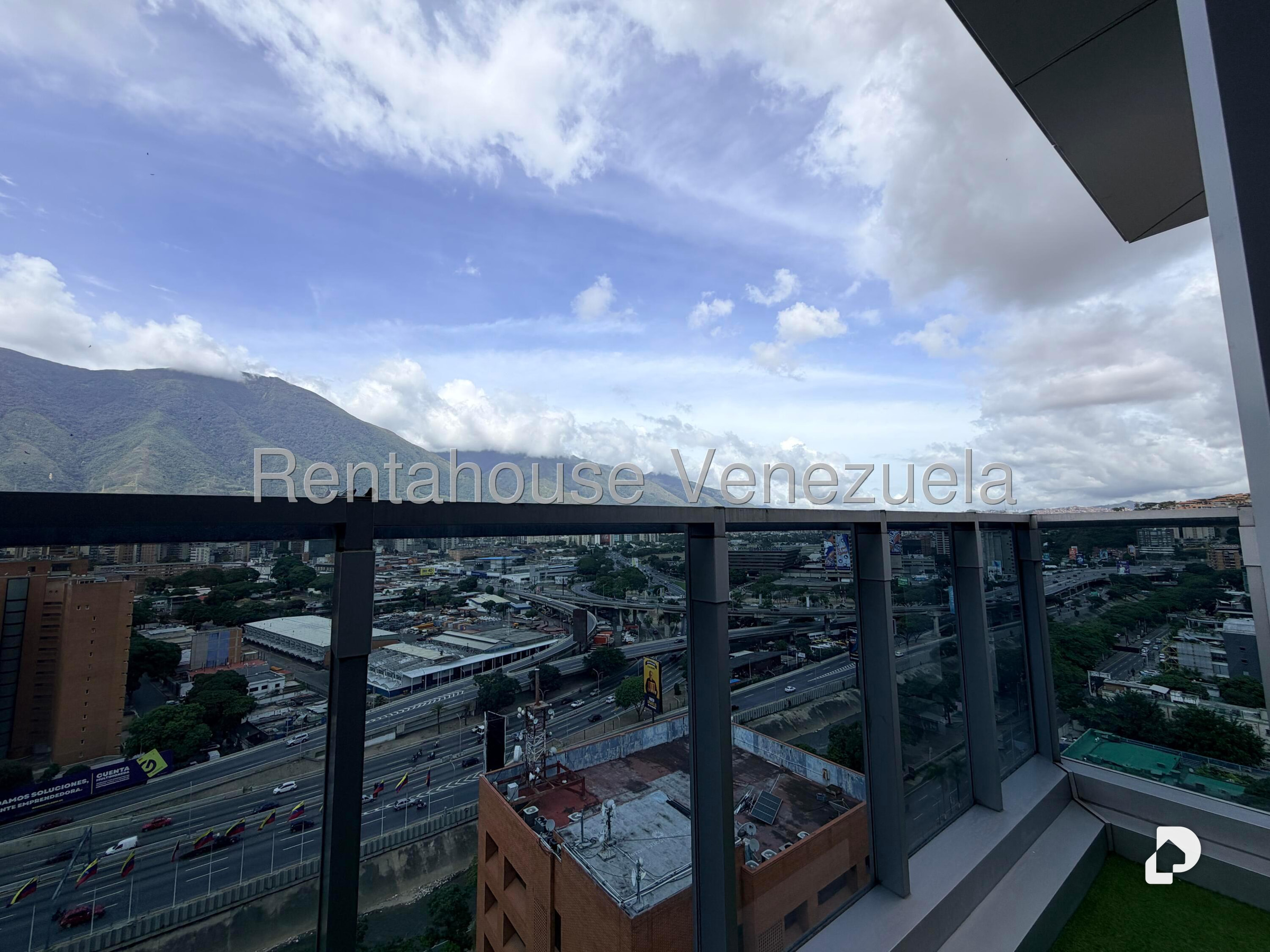 Oficina en Las Mercedes, Caracas – 28