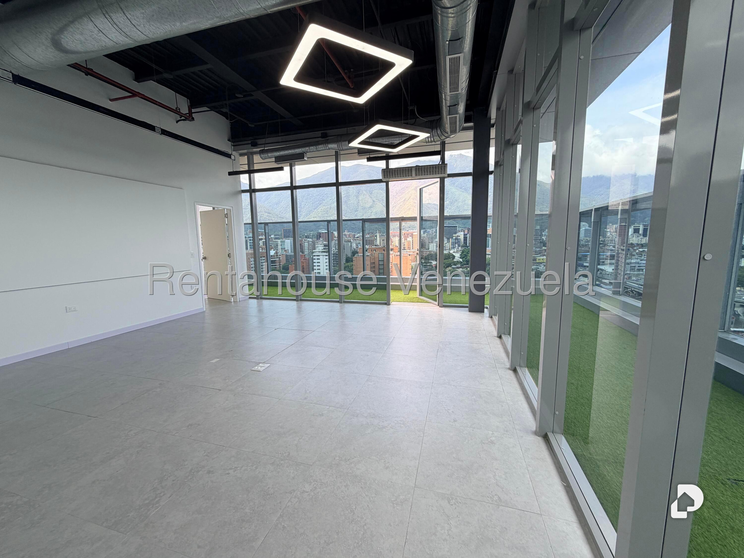 Oficina en Las Mercedes, Caracas – 24