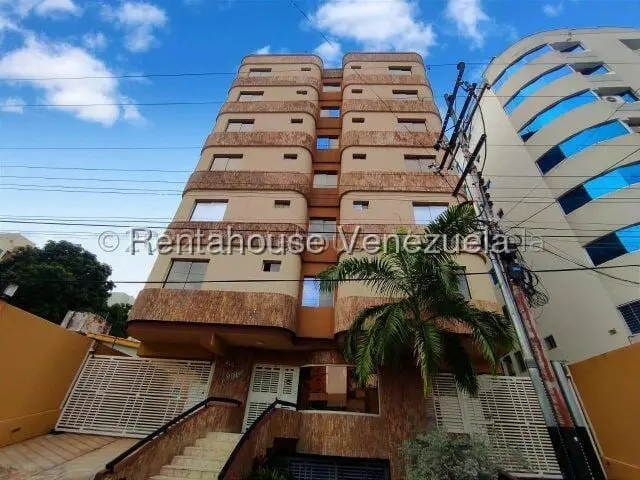 Apartamento en El Bosque, Maracay - 1