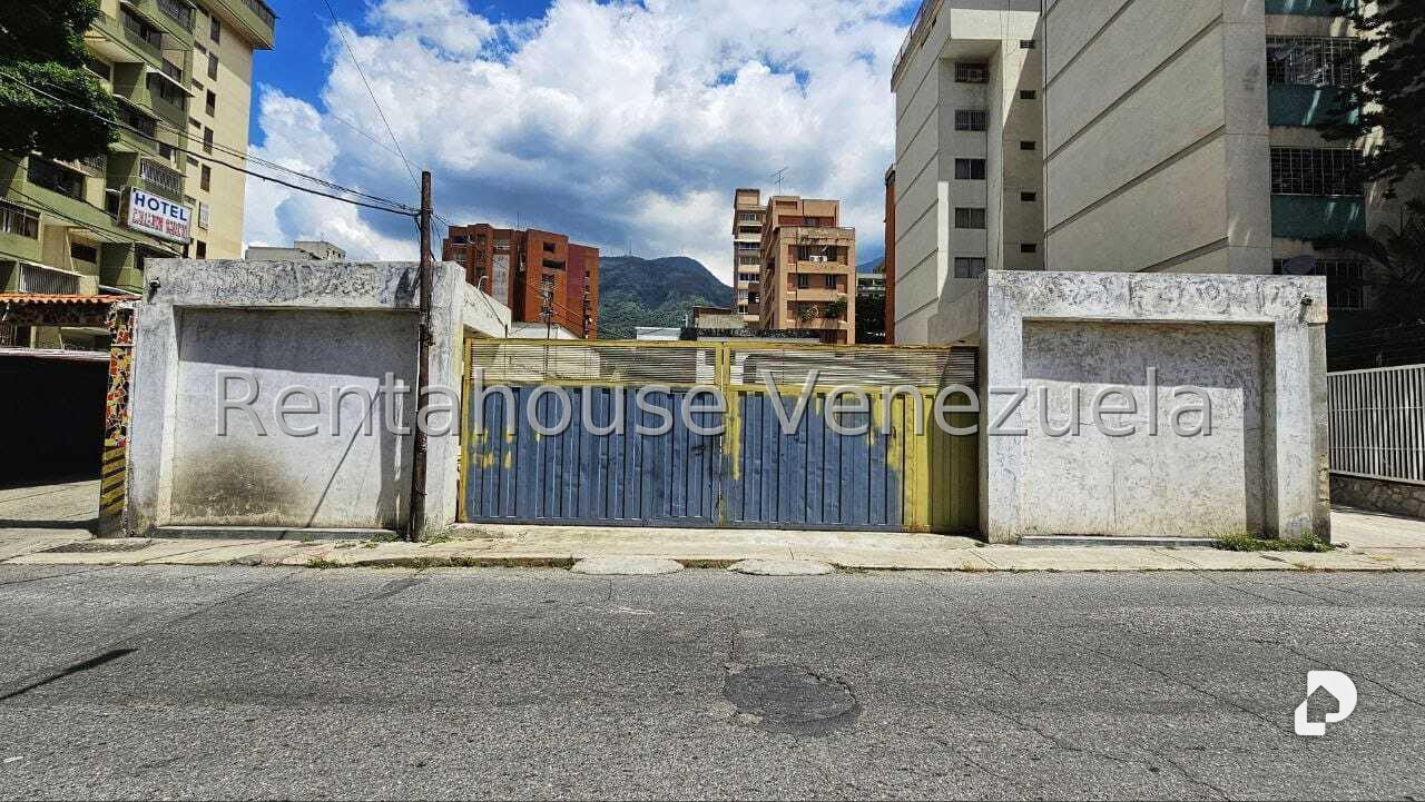 Edificio en La Florida, Caracas – 23