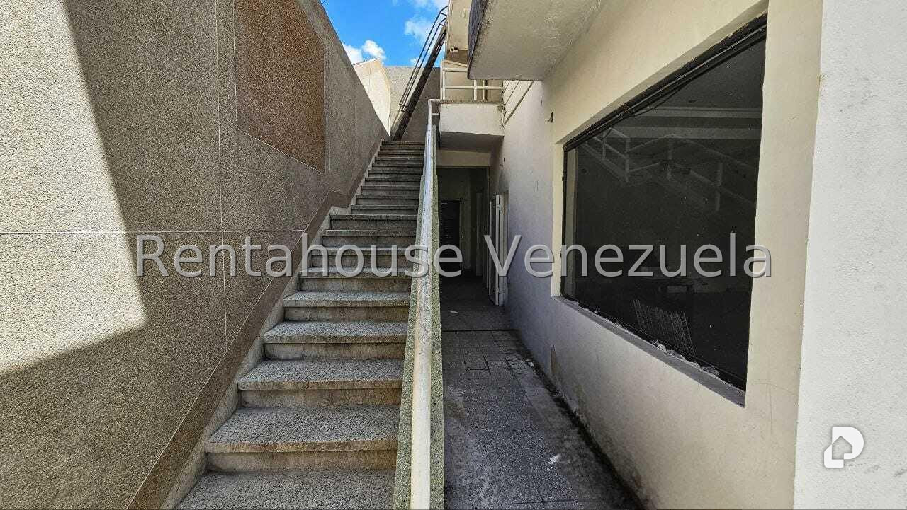 Edificio en La Florida, Caracas – 13