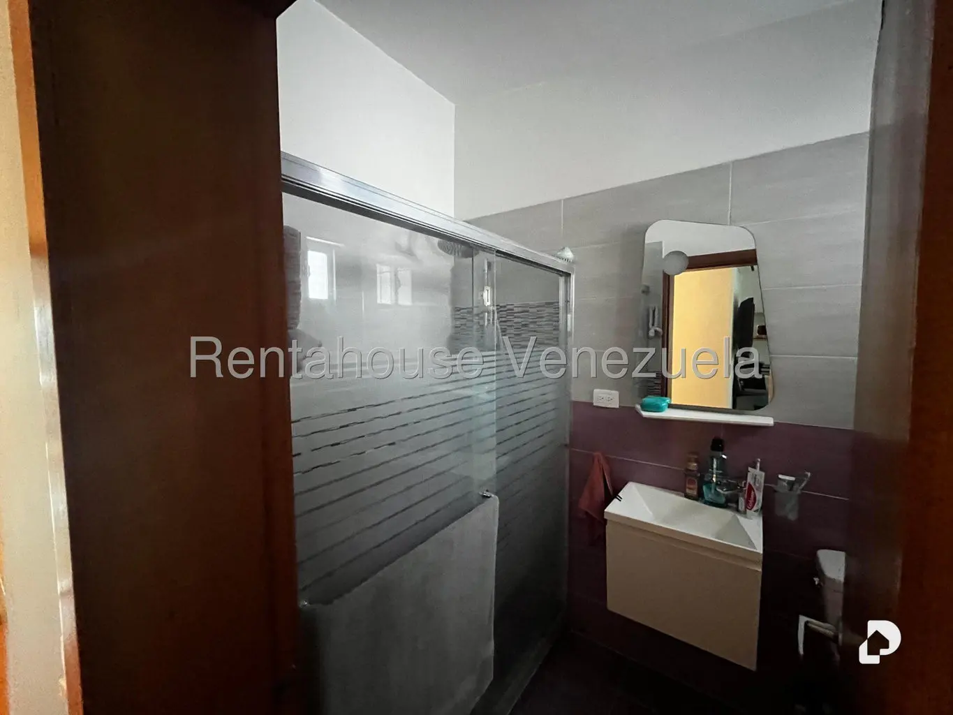 House in Oripoto, Caracas – 33