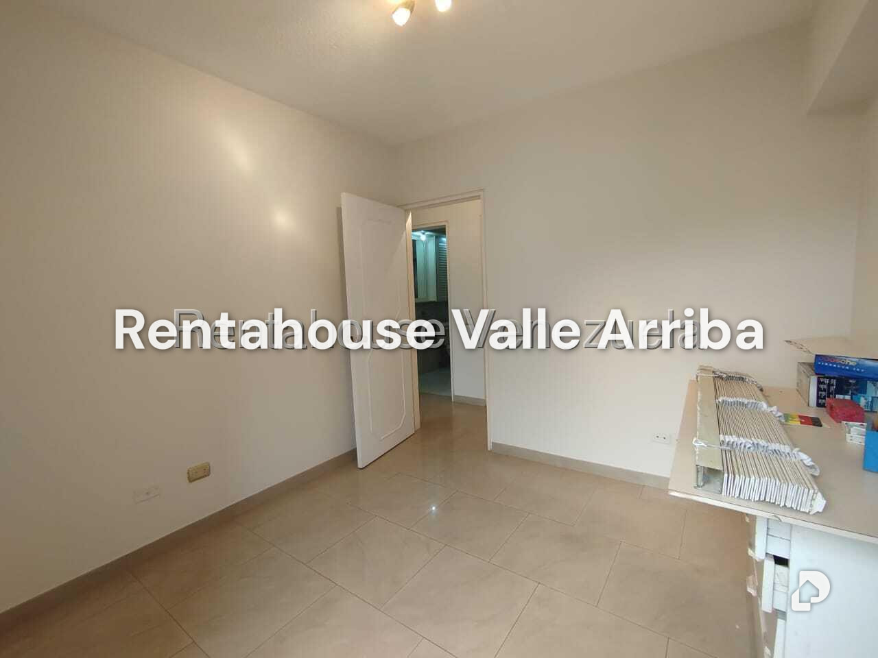 Apartamento en Las Esmeraldas, Caracas – 24