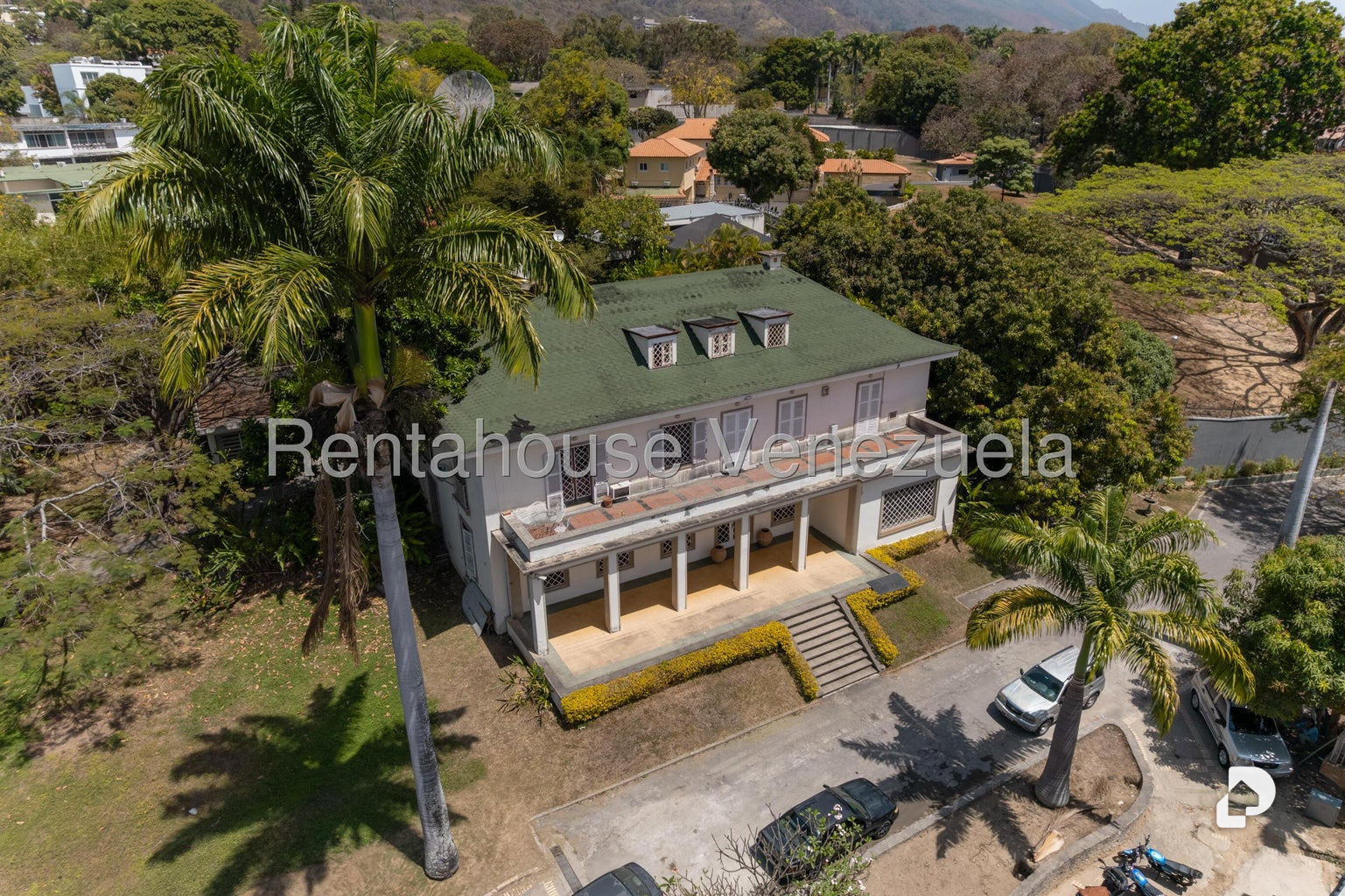 House in Country Club, Caracas – 1