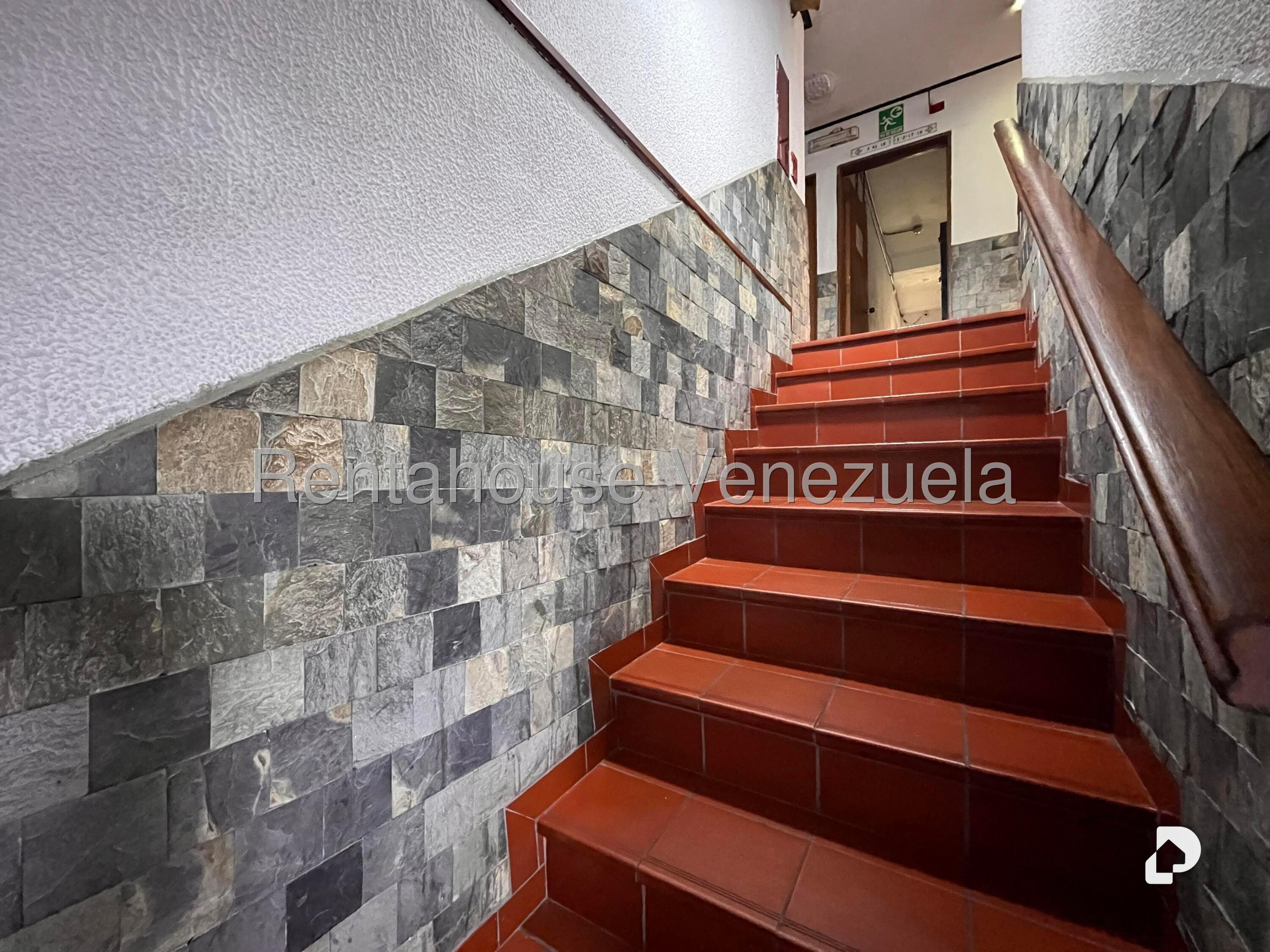 Edificio en Sabana Grande, Caracas – 12