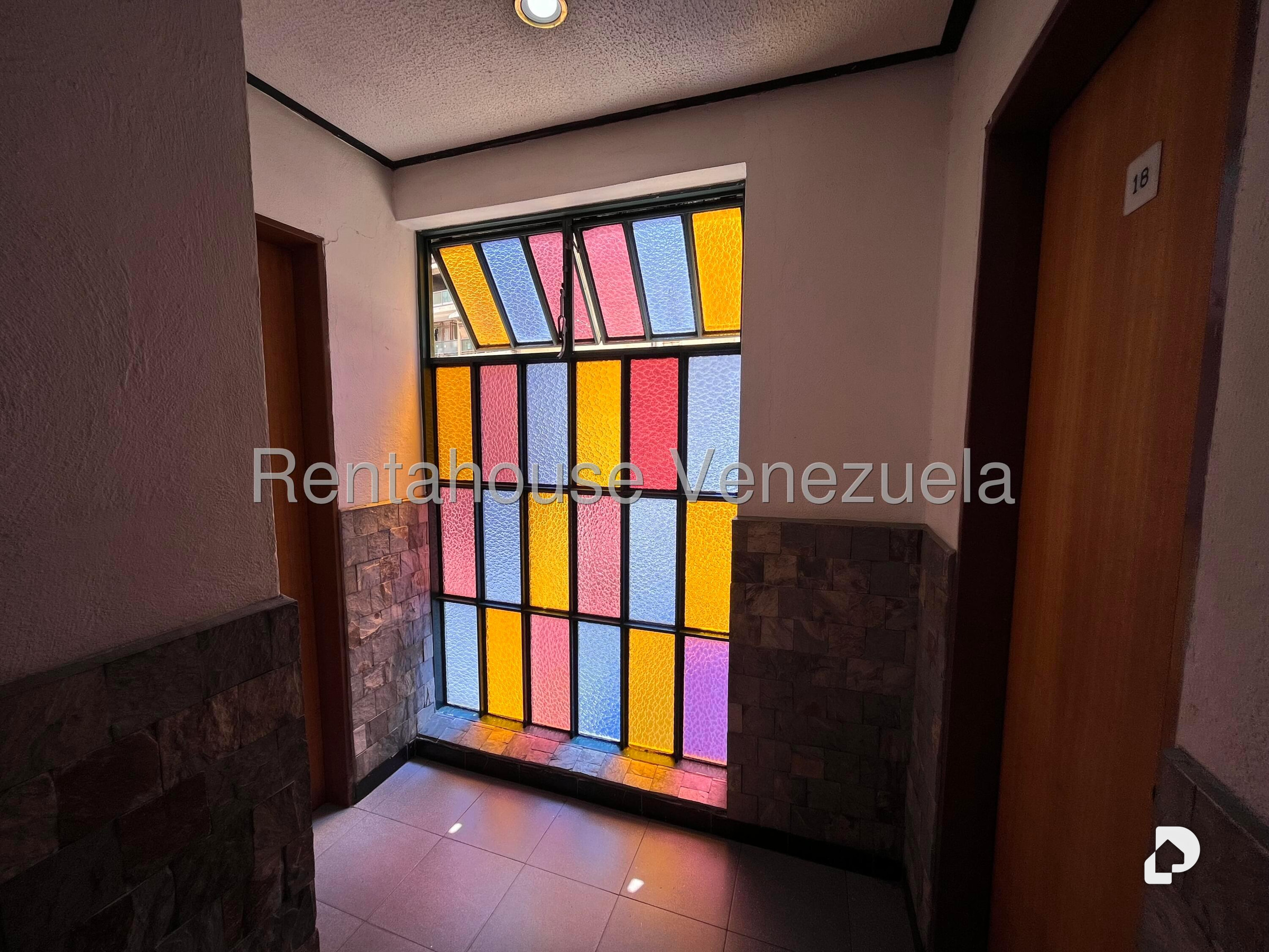 Edificio en Sabana Grande, Caracas – 15