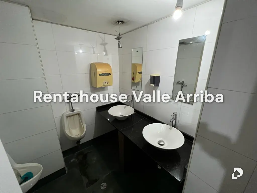 Local comercial en Los Palos Grandes, Caracas – 10