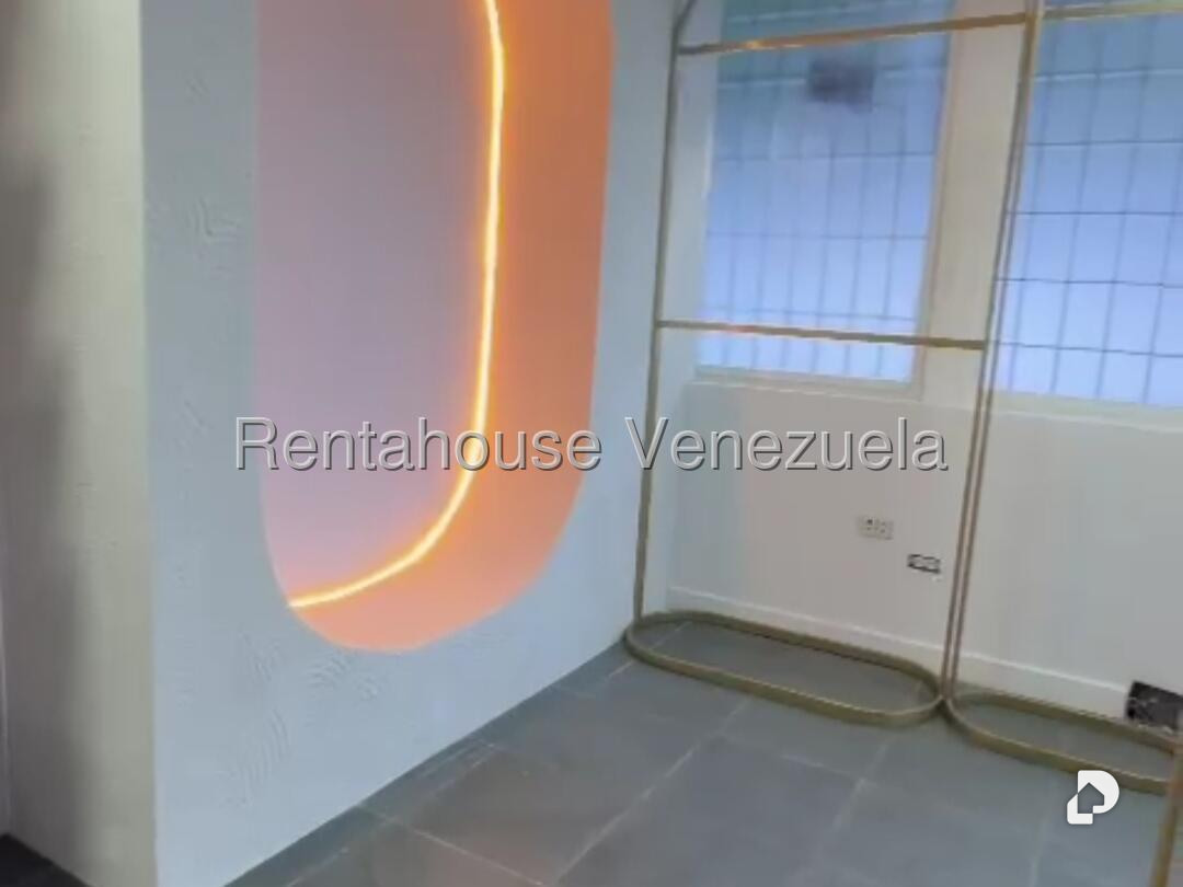 Oficina en Chuao, Caracas – 11