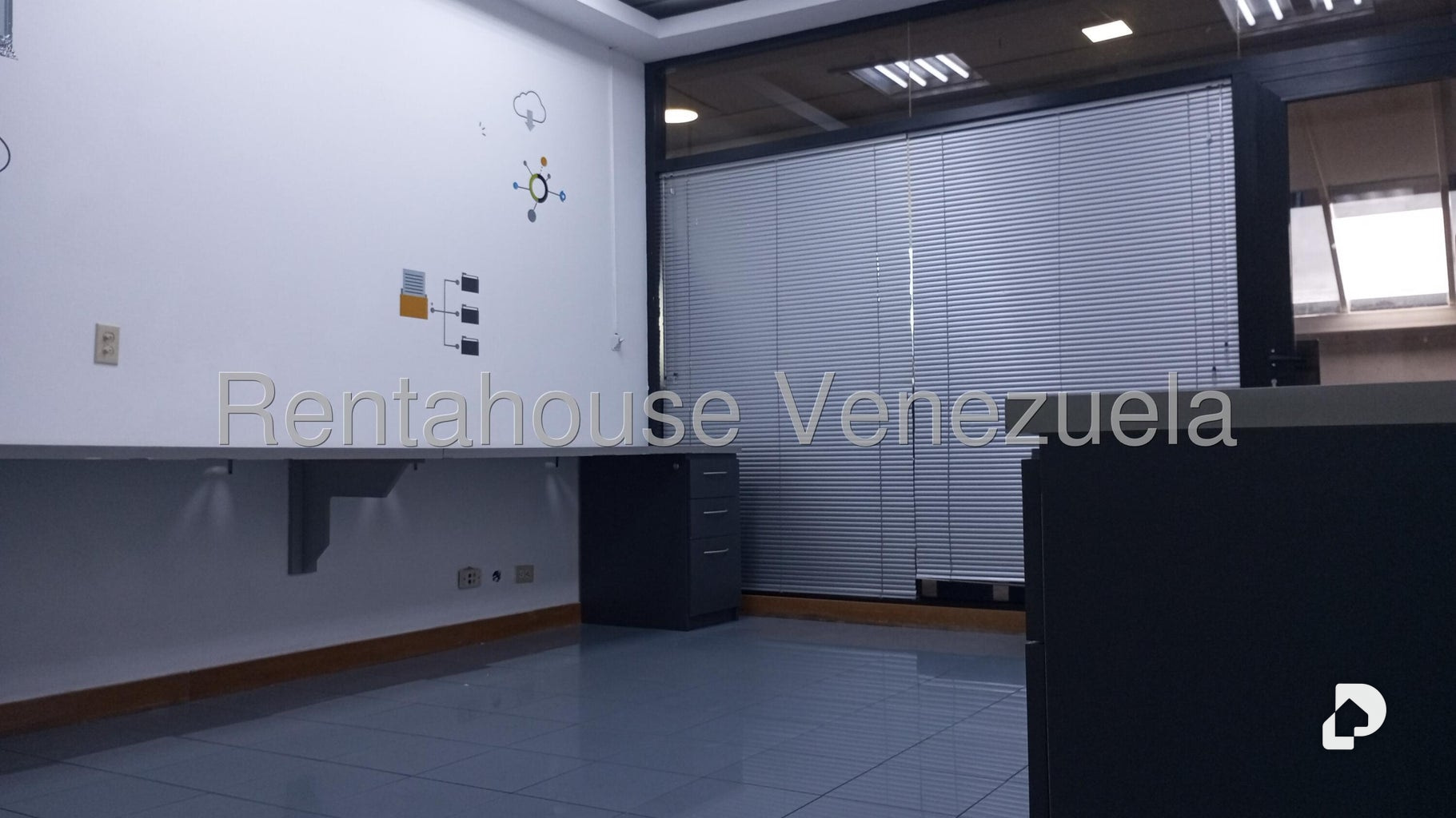 Oficina en La Urbina, Caracas – 18