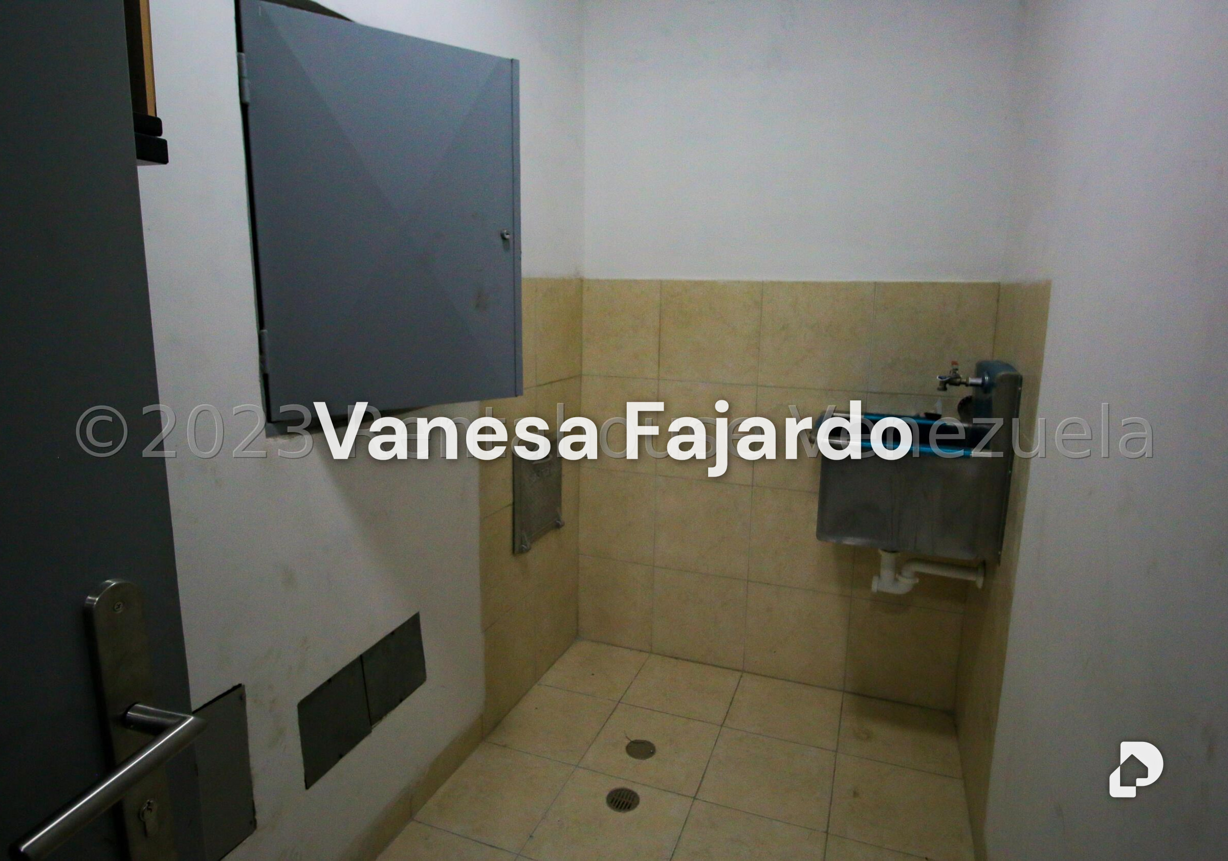 Oficina en Las Mercedes, Caracas – 12