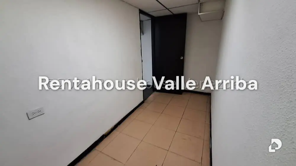 Local comercial en La Urbina, Caracas – 15
