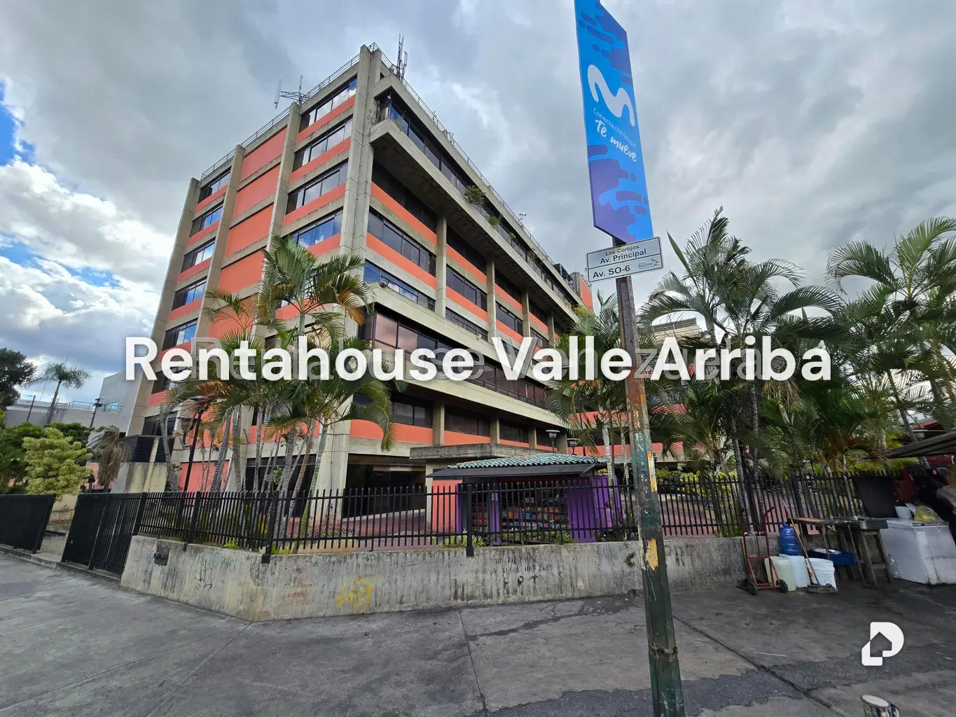 Oficina en Los Cortijos de Lourdes, Caracas – 1