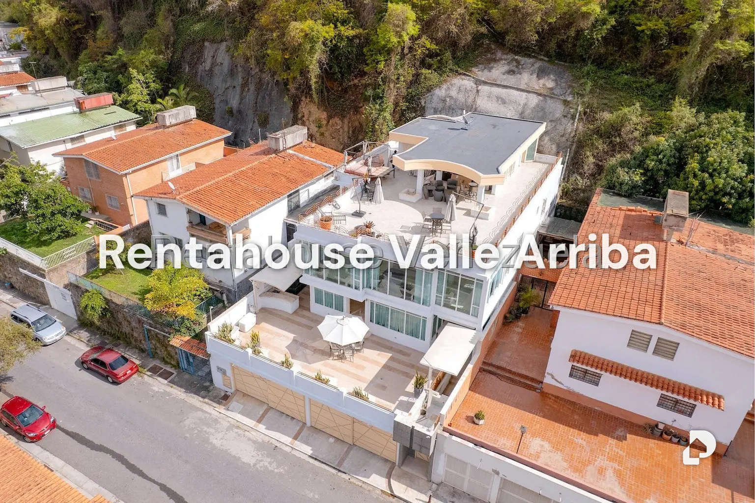 House in Santa Fe Norte, Caracas – 2