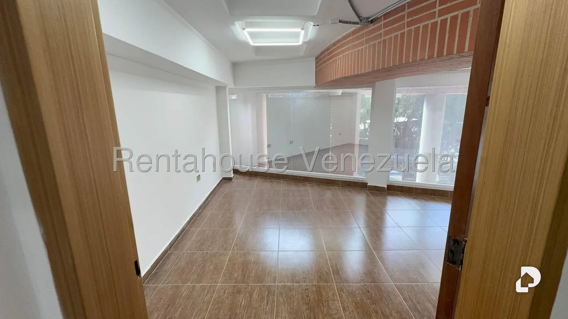 Local comercial en San Bernardino, Caracas – 24