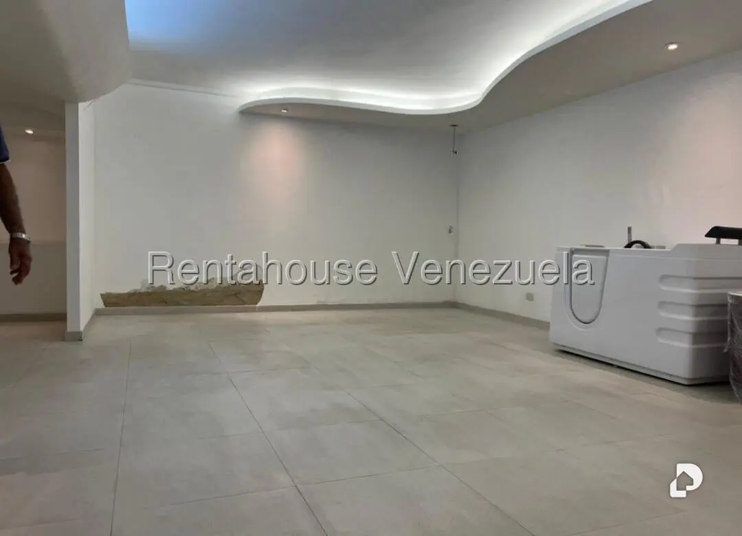 Local comercial en El Recreo, Caracas – 12