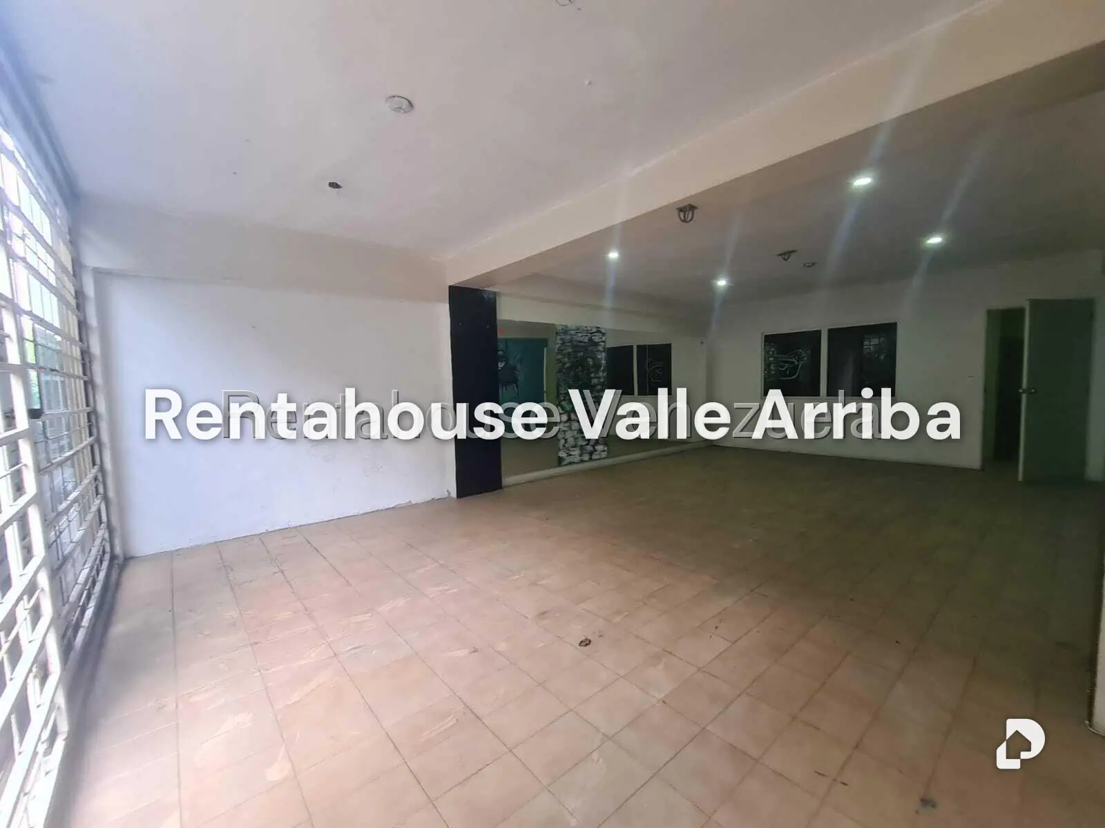 Local comercial en La Urbina, Caracas – 9