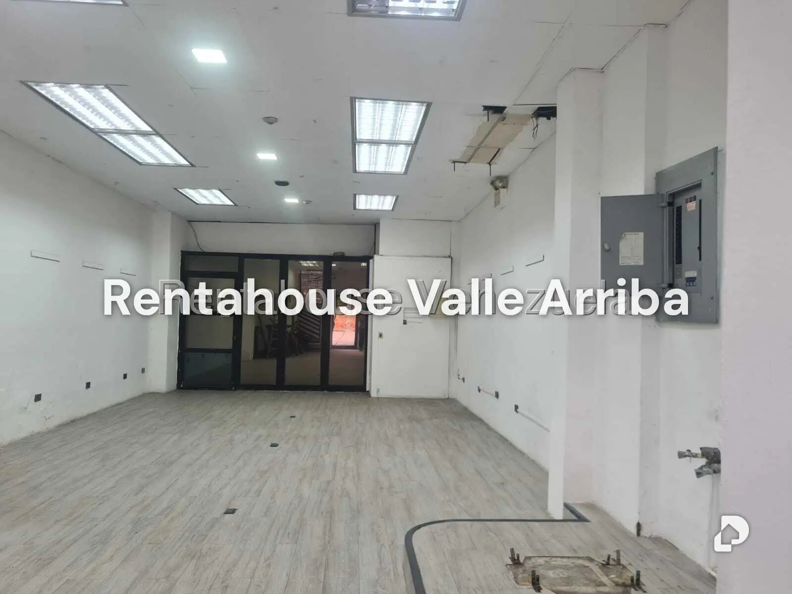 Local comercial en La Urbina, Caracas – 3