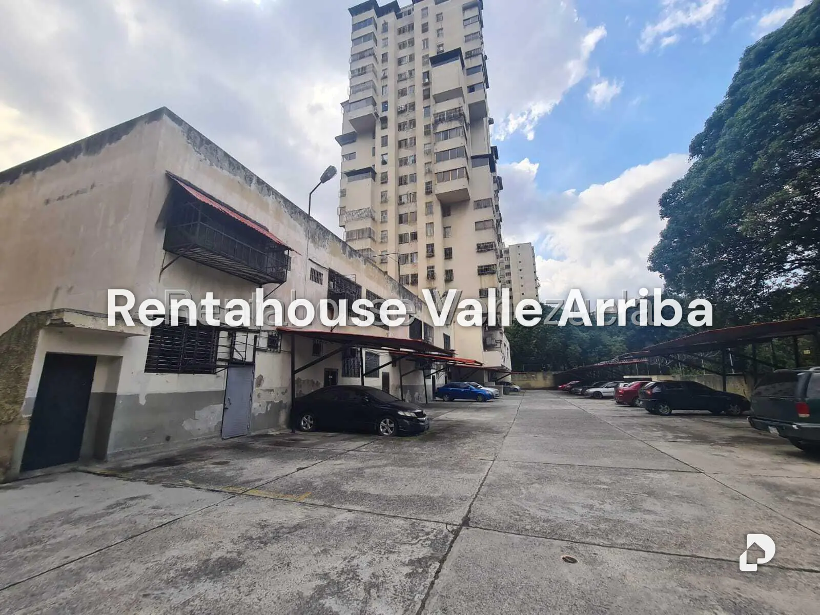 Local comercial en La Urbina, Caracas – 29