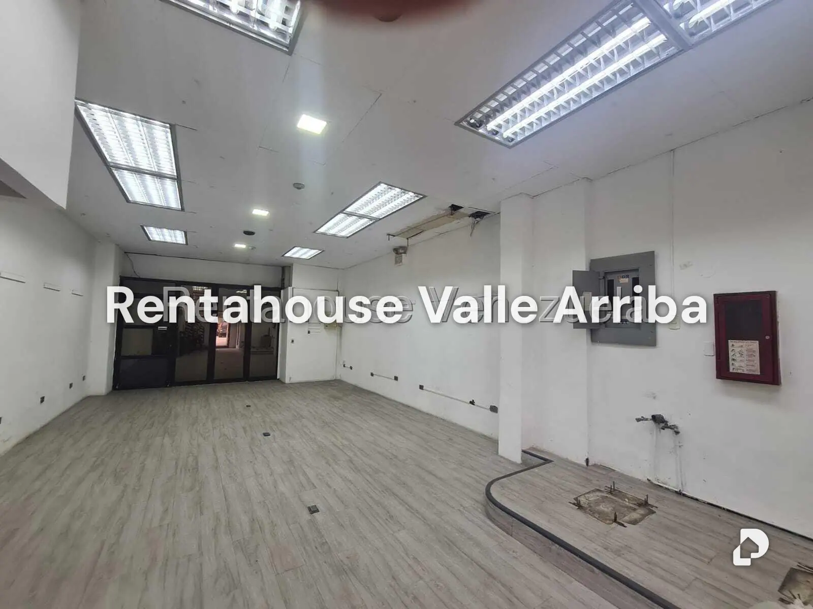 Local comercial en La Urbina, Caracas – 2