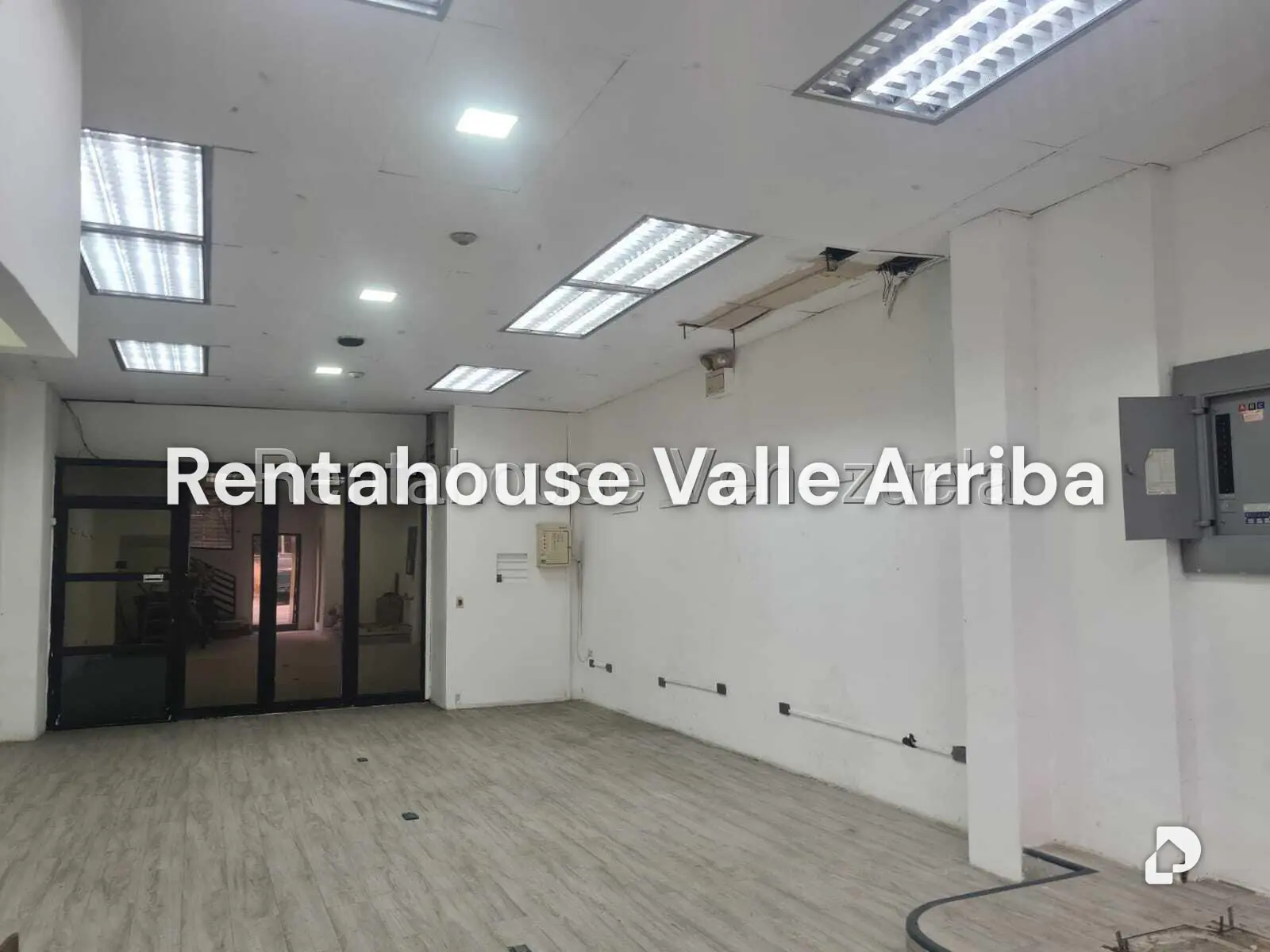 Local comercial en La Urbina, Caracas – 4
