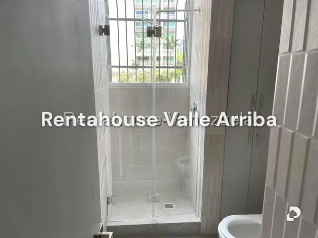 Apartamento en Los Palos Grandes, Caracas – 14
