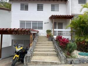 Townhouse in Alto Prado, Caracas - 1