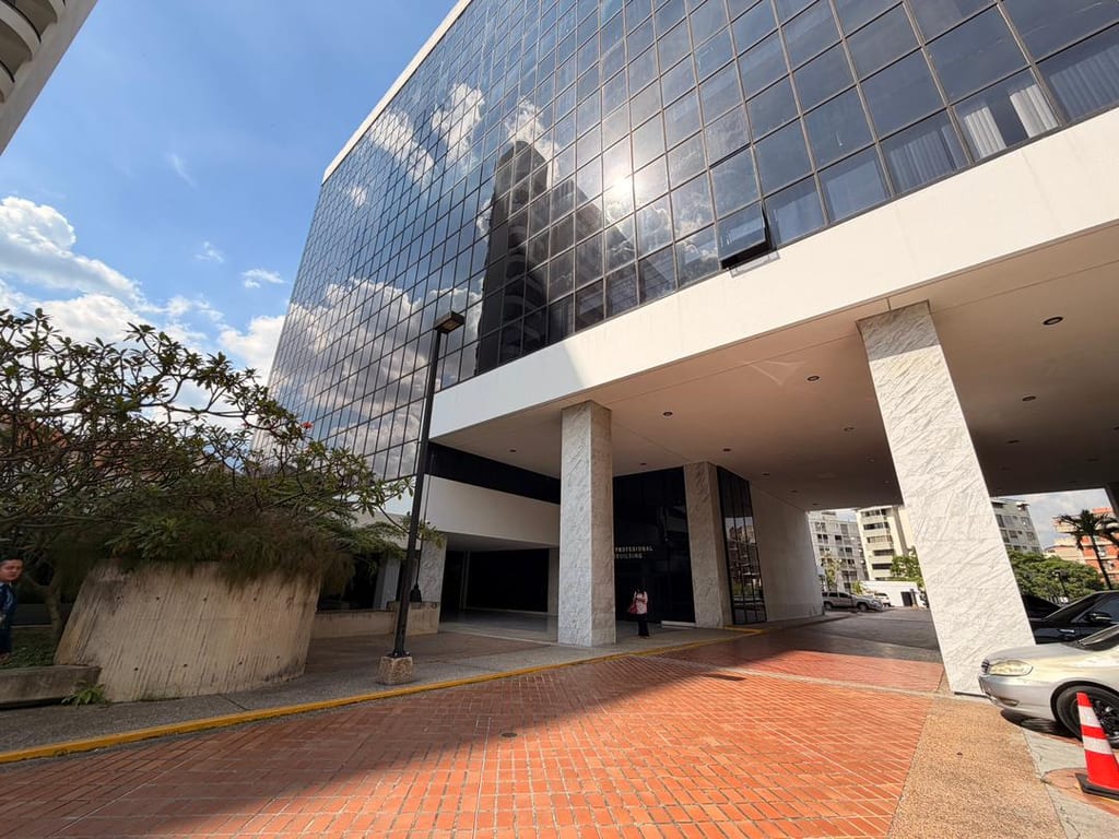 Oficina en Chuao, Caracas - 1