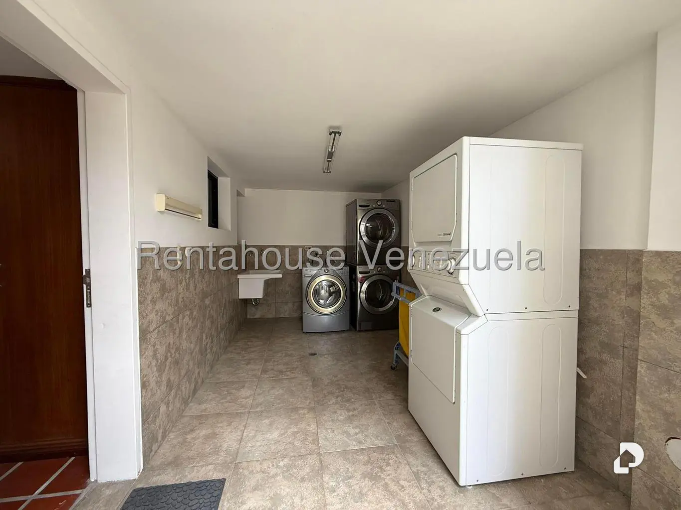 Casa en Colinas de Tamanaco, Caracas – 61