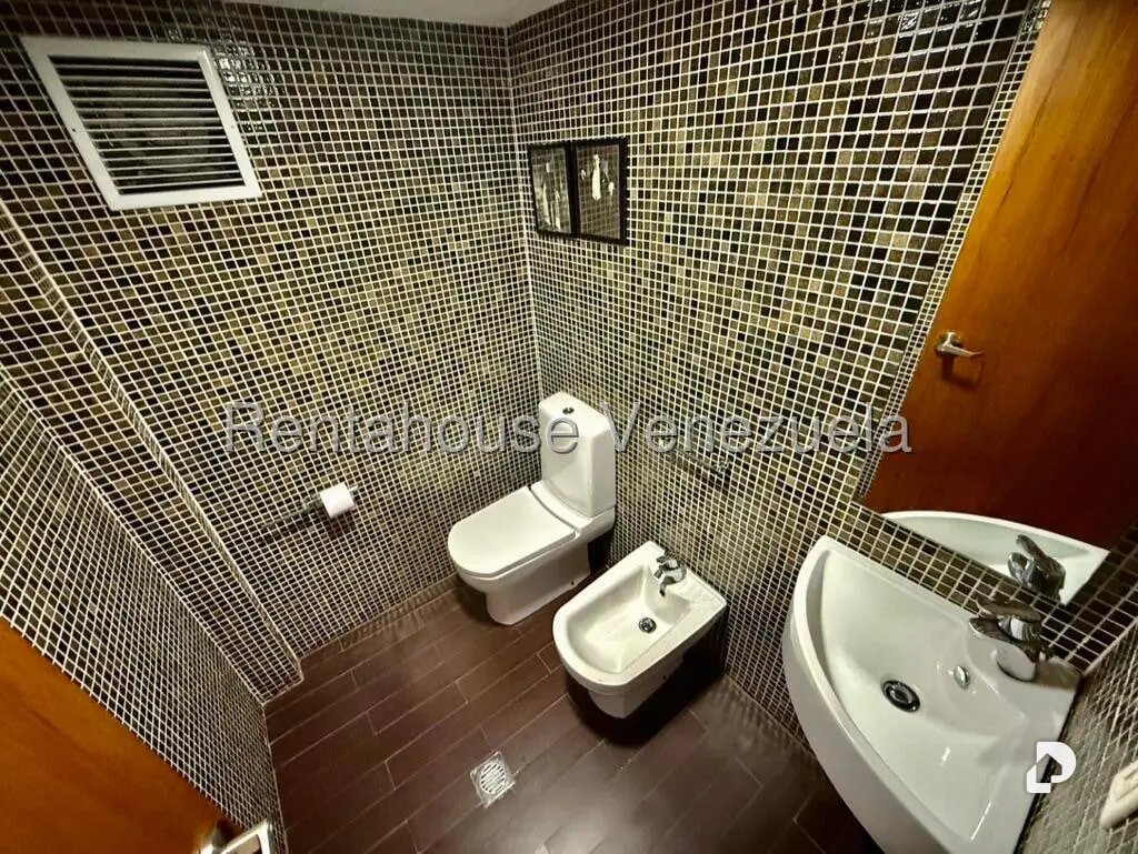 Casa en Colinas de Tamanaco, Caracas – 28