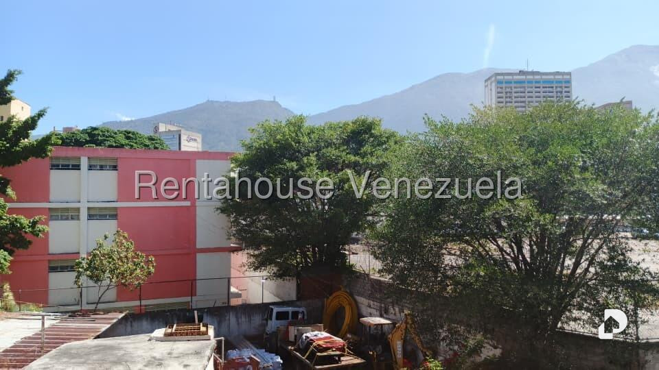 Casa en Bello Monte, Caracas – 18