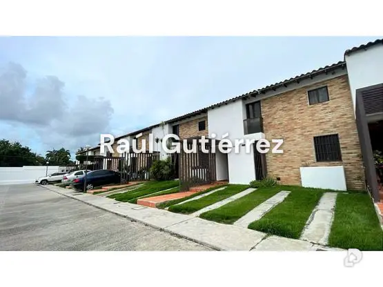 Townhouse en Urb. Los Apamates, Cabudare – 1