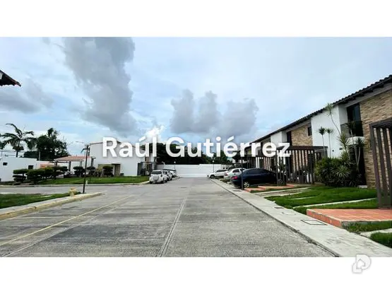 Townhouse en Urb. Los Apamates, Cabudare – 2