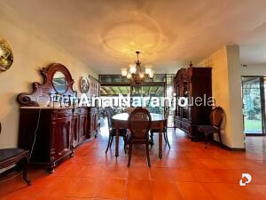 Casa en Prados del Este, Caracas – 29
