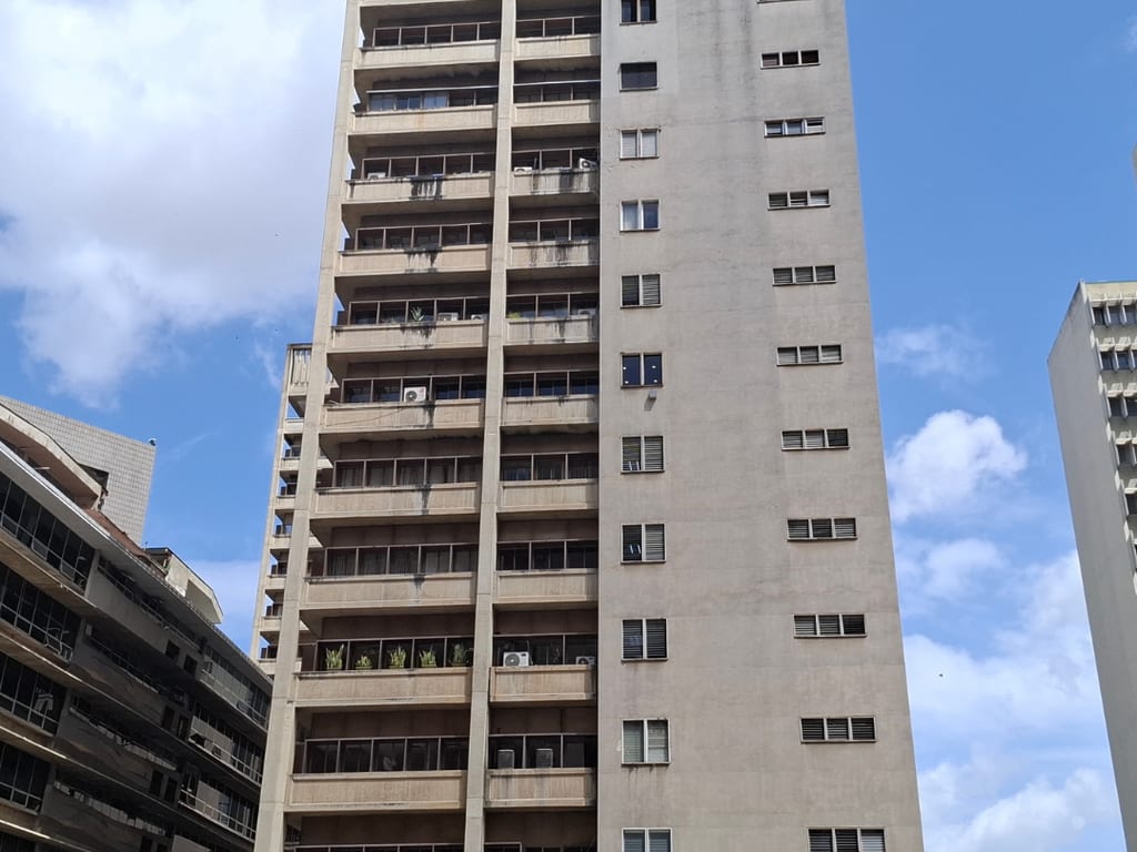 Oficina en Los Palos Grandes, Caracas - 1