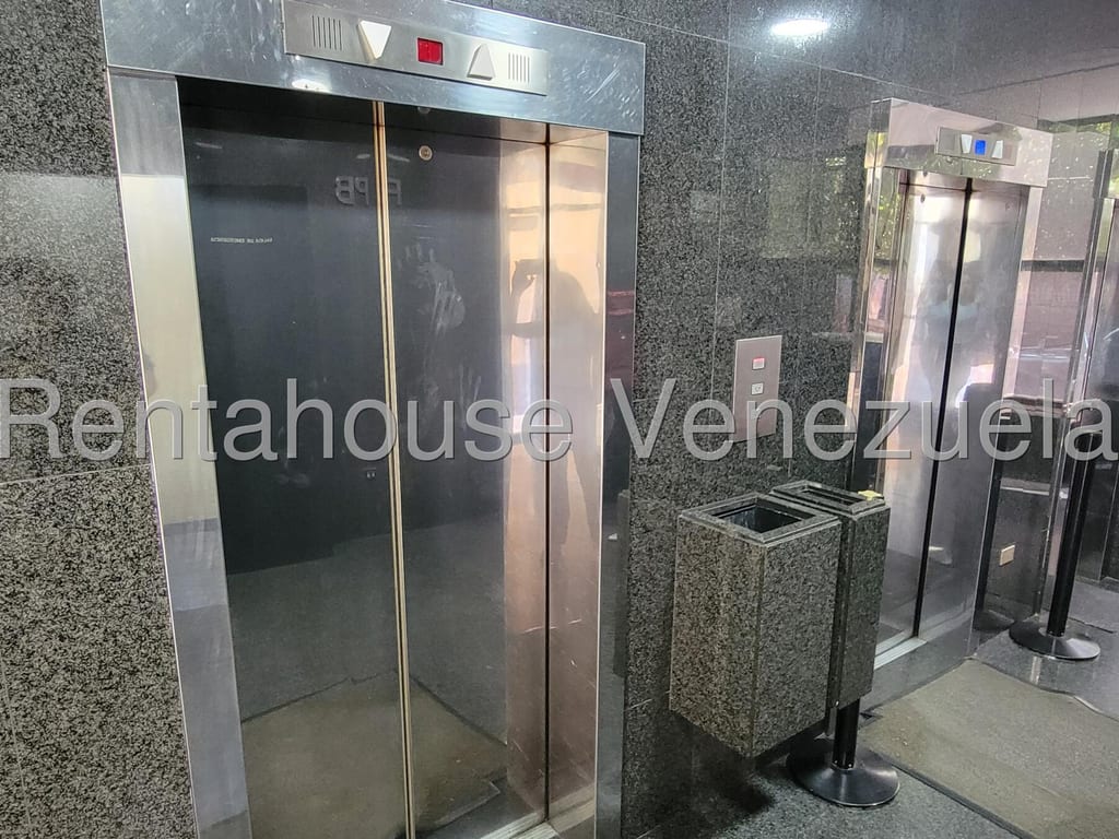 Oficina en El Rosal, Caracas - 1