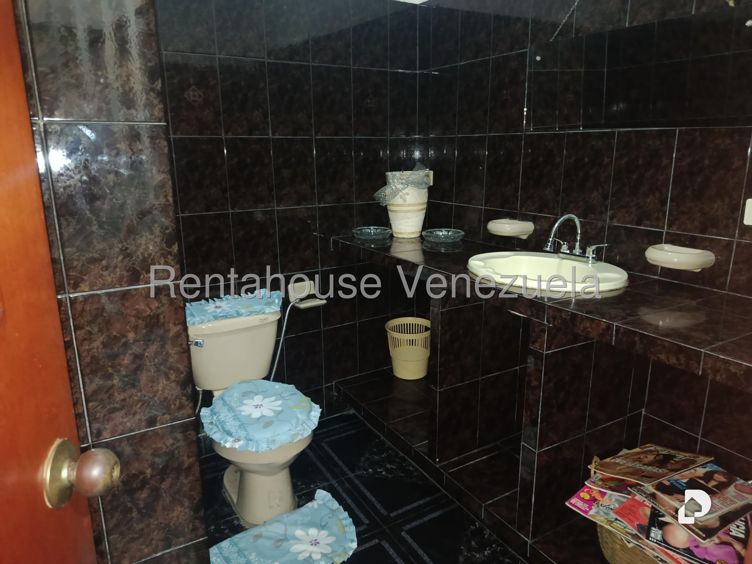 Apartamento en Parroquia Santa Rosalía, Caracas – 28