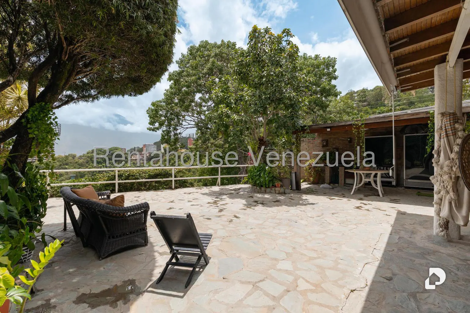 Casa en Santa Inés, Caracas – 23