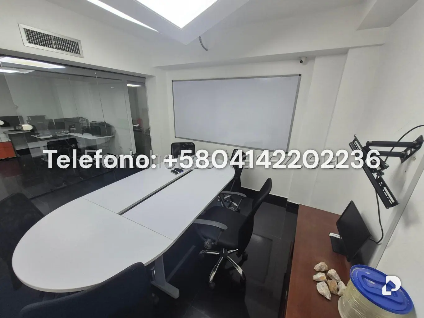 Oficina en Las Mercedes, Caracas – 24