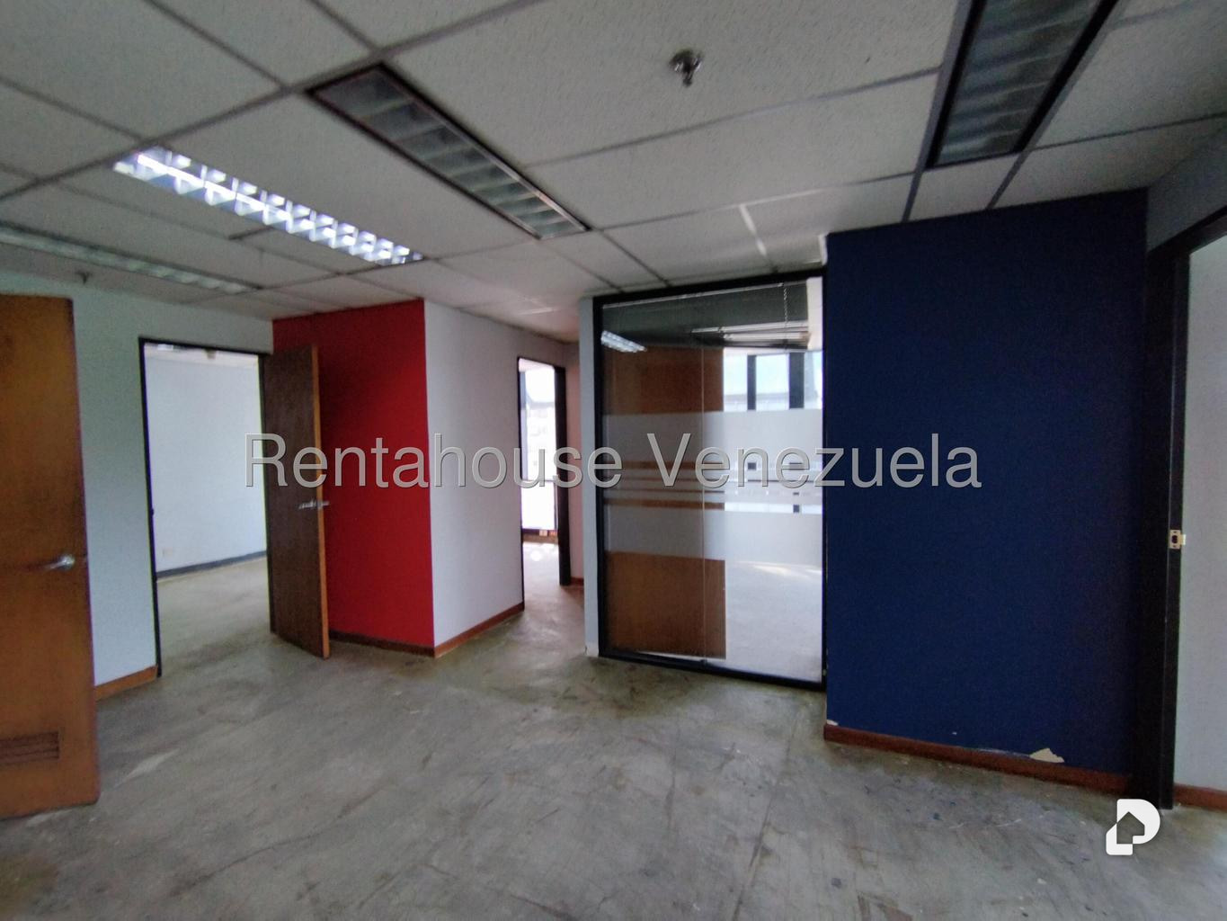Office in Plaza Venezuela, Caracas – 8