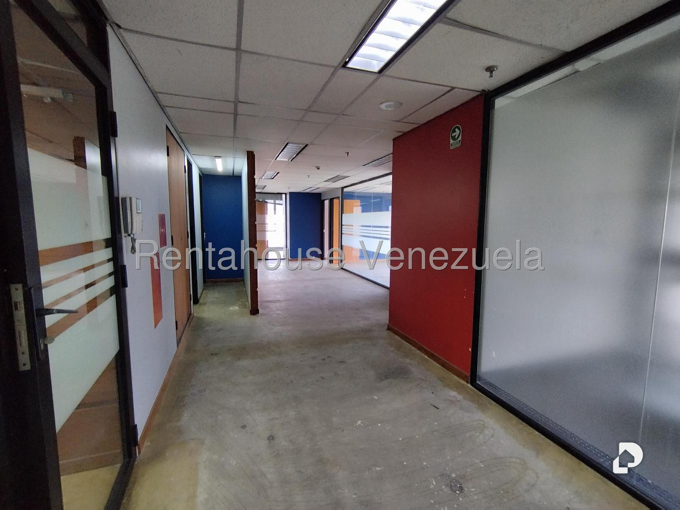 Office in Plaza Venezuela, Caracas – 16