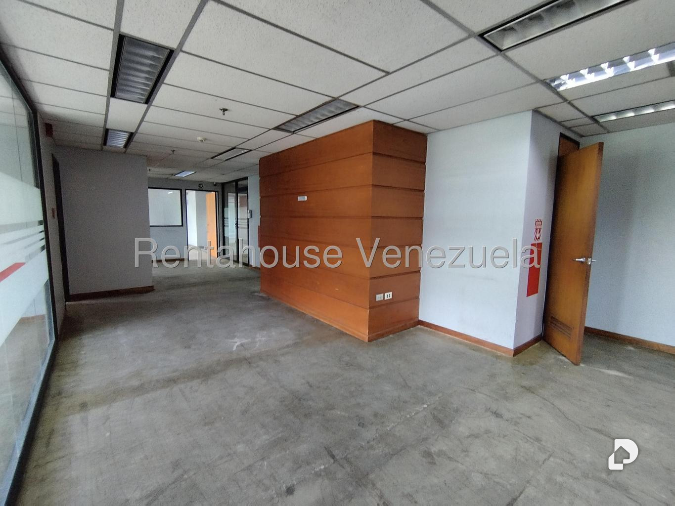 Office in Plaza Venezuela, Caracas – 11