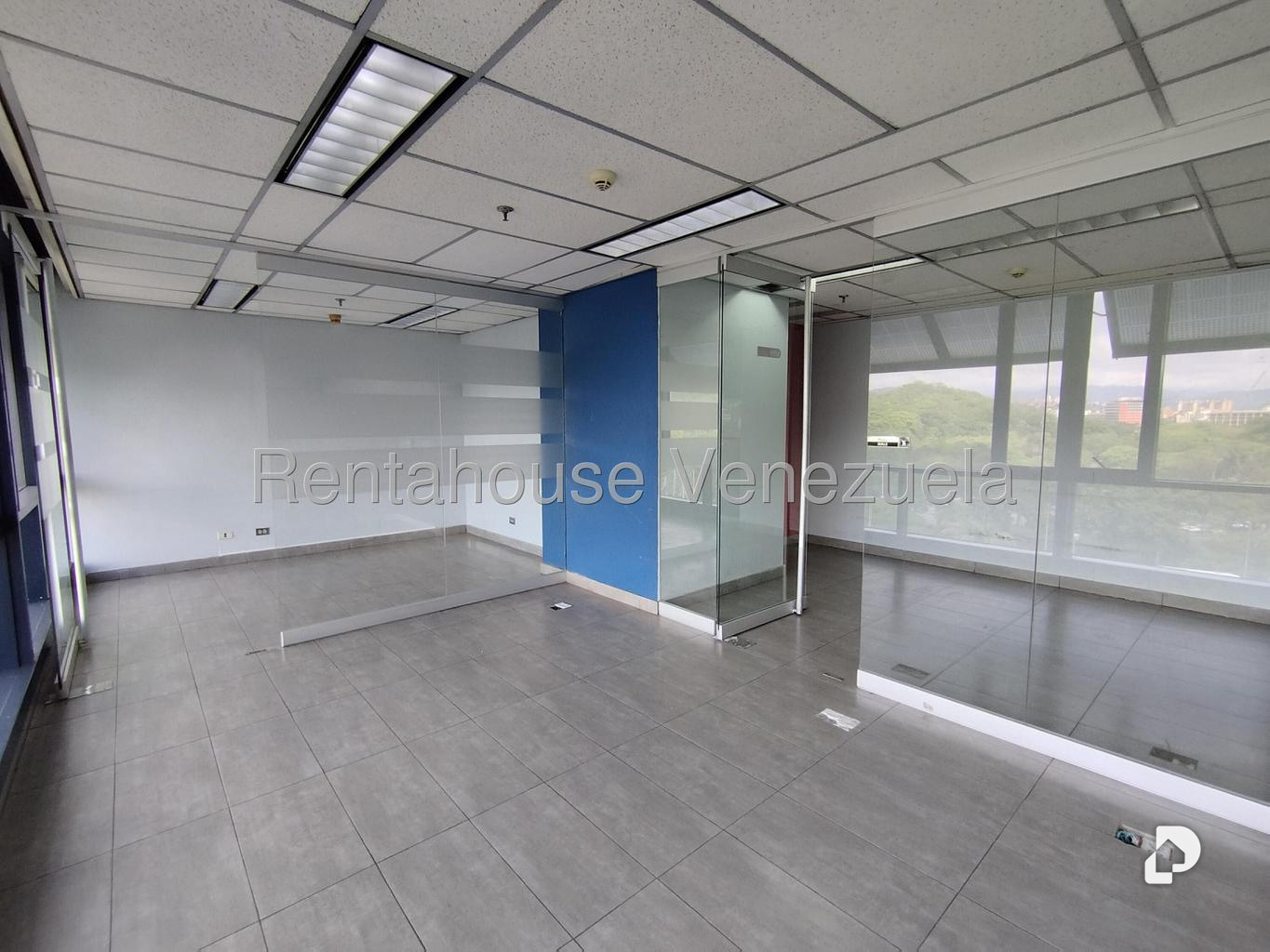 Office in Plaza Venezuela, Caracas – 5