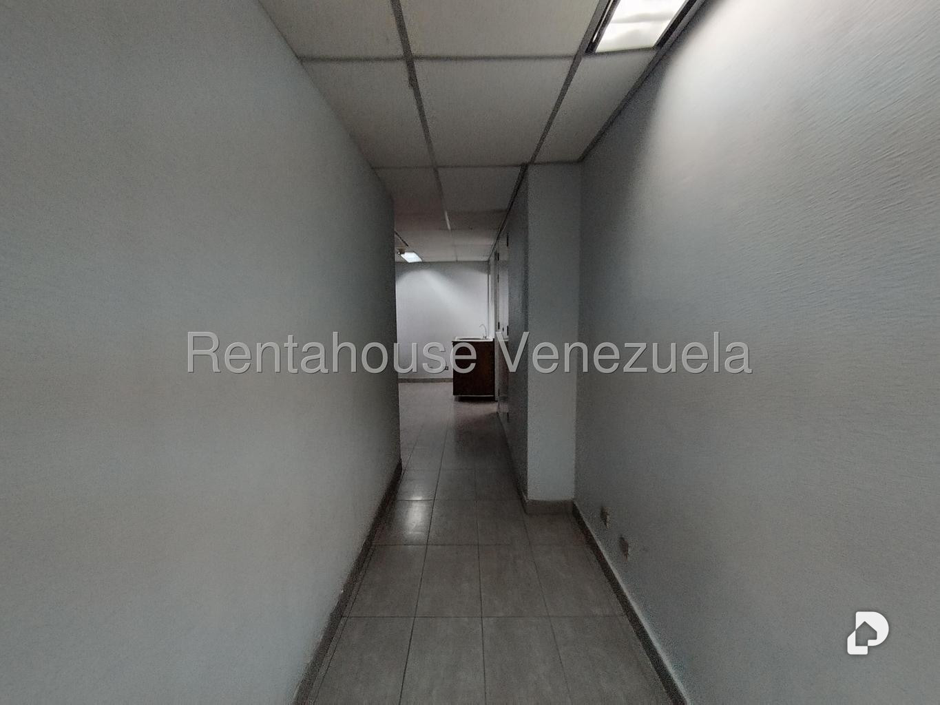 Office in Plaza Venezuela, Caracas – 20
