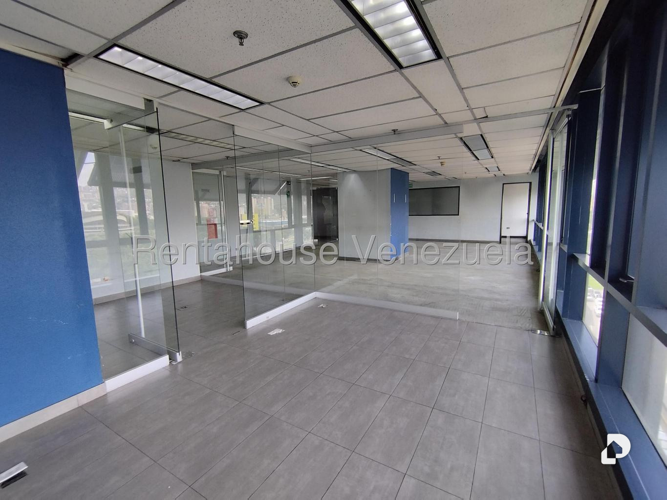 Office in Plaza Venezuela, Caracas – 4