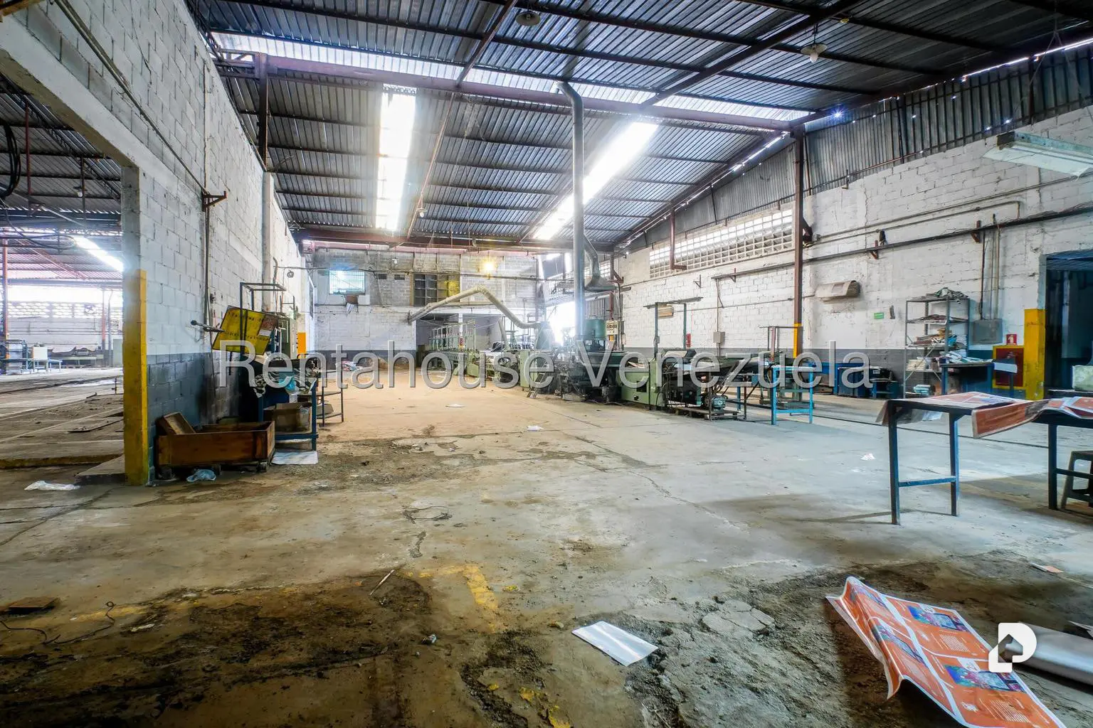 Local comercial en Parque Caiza, Caracas – 19