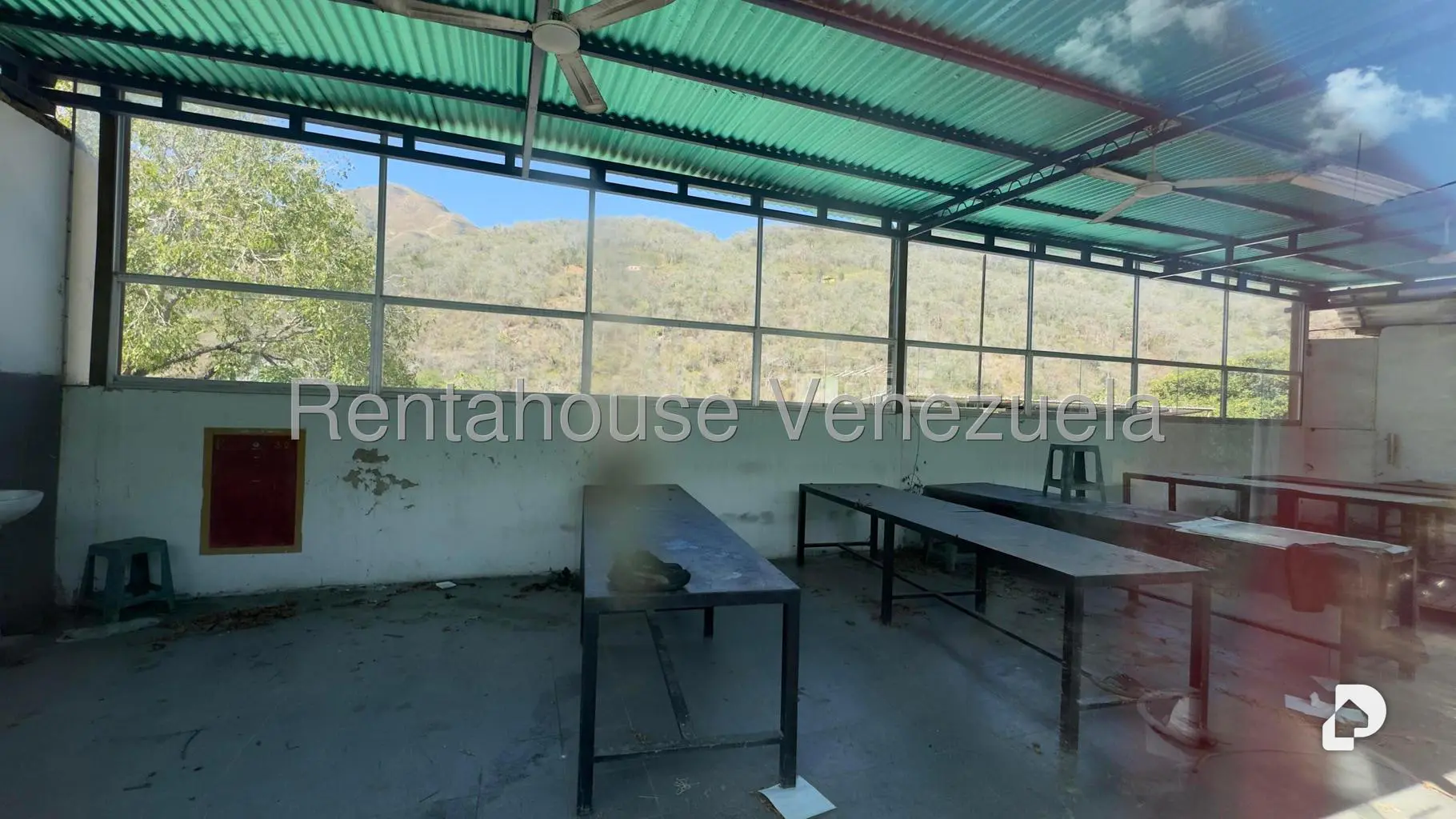 Local comercial en Parque Caiza, Caracas – 9