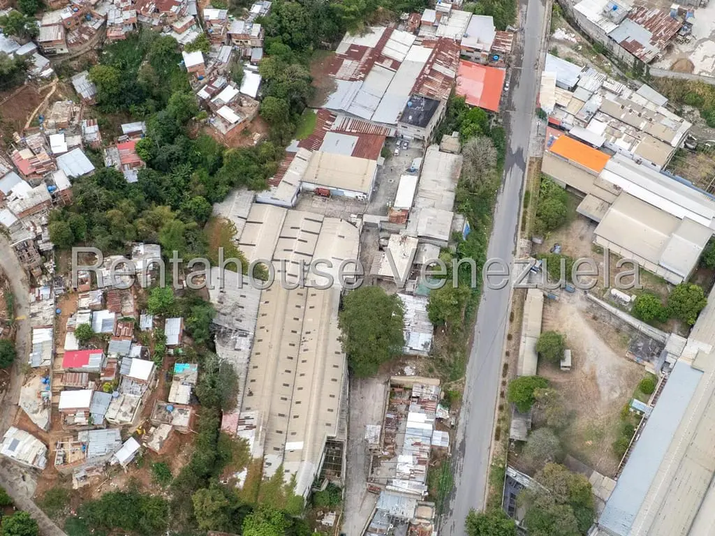 Local comercial en Parque Caiza, Caracas - 1